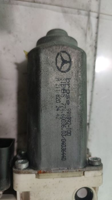Motoras geam dreapta fata A2118202442 Mercedes-Benz E-Class W211 [fac