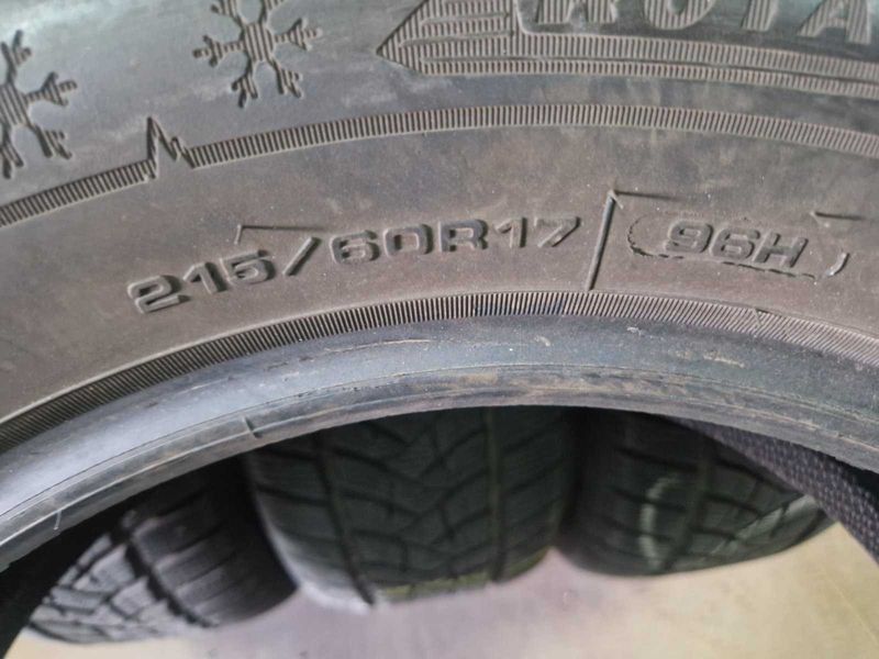 4 Dunlop R17 215/60
зимни гуми 
DOT4020