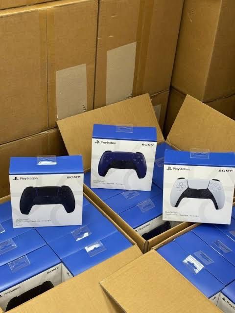 PlayStation 5 + 2 джойстика