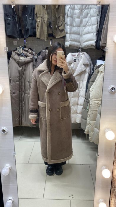 Продам женскую зимнюю двухсторонную дубленку из нат. Замш и шерсти и !