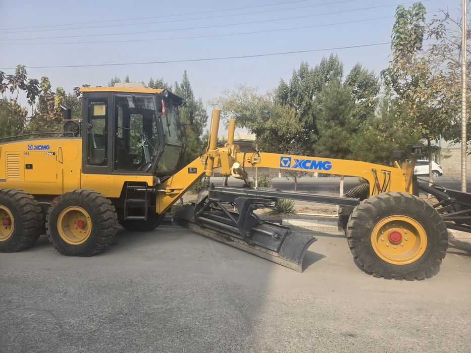 Автогрейдер XCMG 215