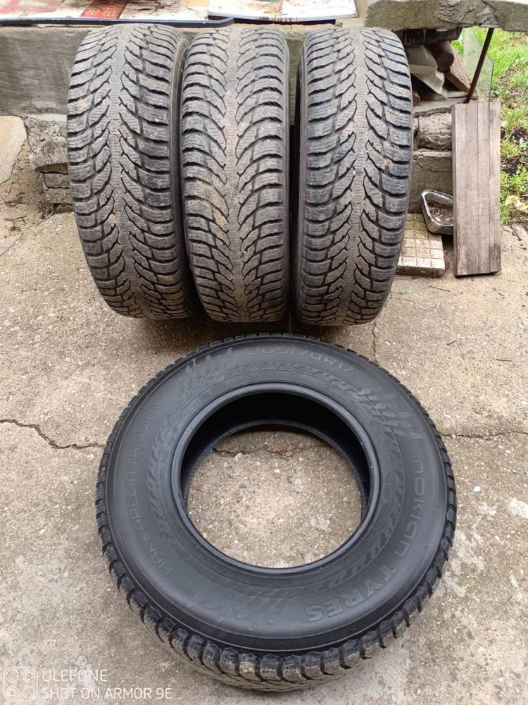 Зимни гуми Nokian Hakkapeliitta 9 SUV, 265/70 R17 от Toyota 4Runner.