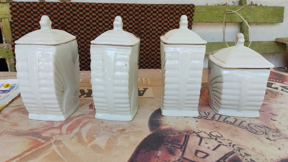 Порцеланов сервиз за подправки