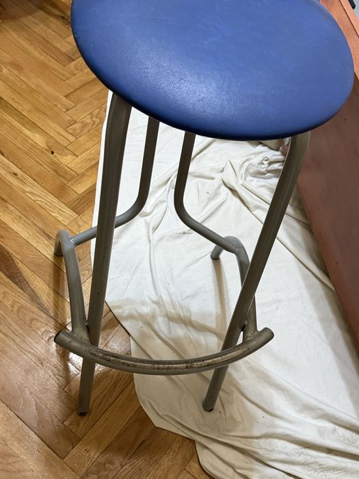 8 стола + 1 бар стол