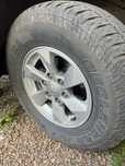 Продам резину с дисками 265/70 R16