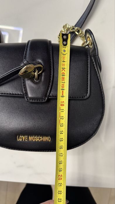 Чанта на Love moschino