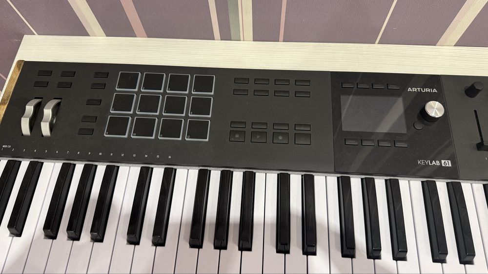 MIDI клавиатура Arturia KeyLab Mk3 61keys