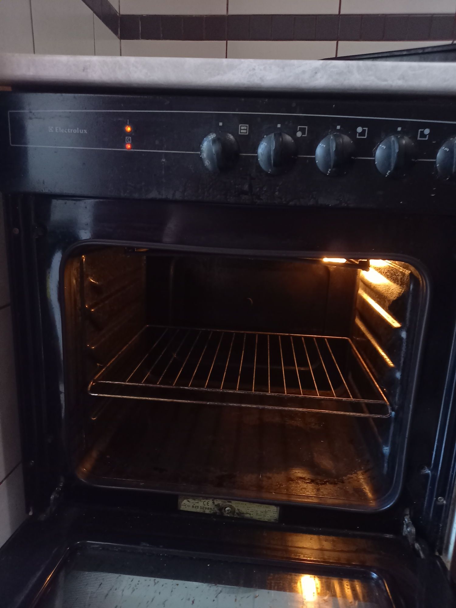 Vând cuptor cu plită marca Electrolux