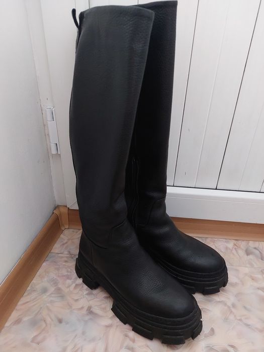 Продам зимние сапоги