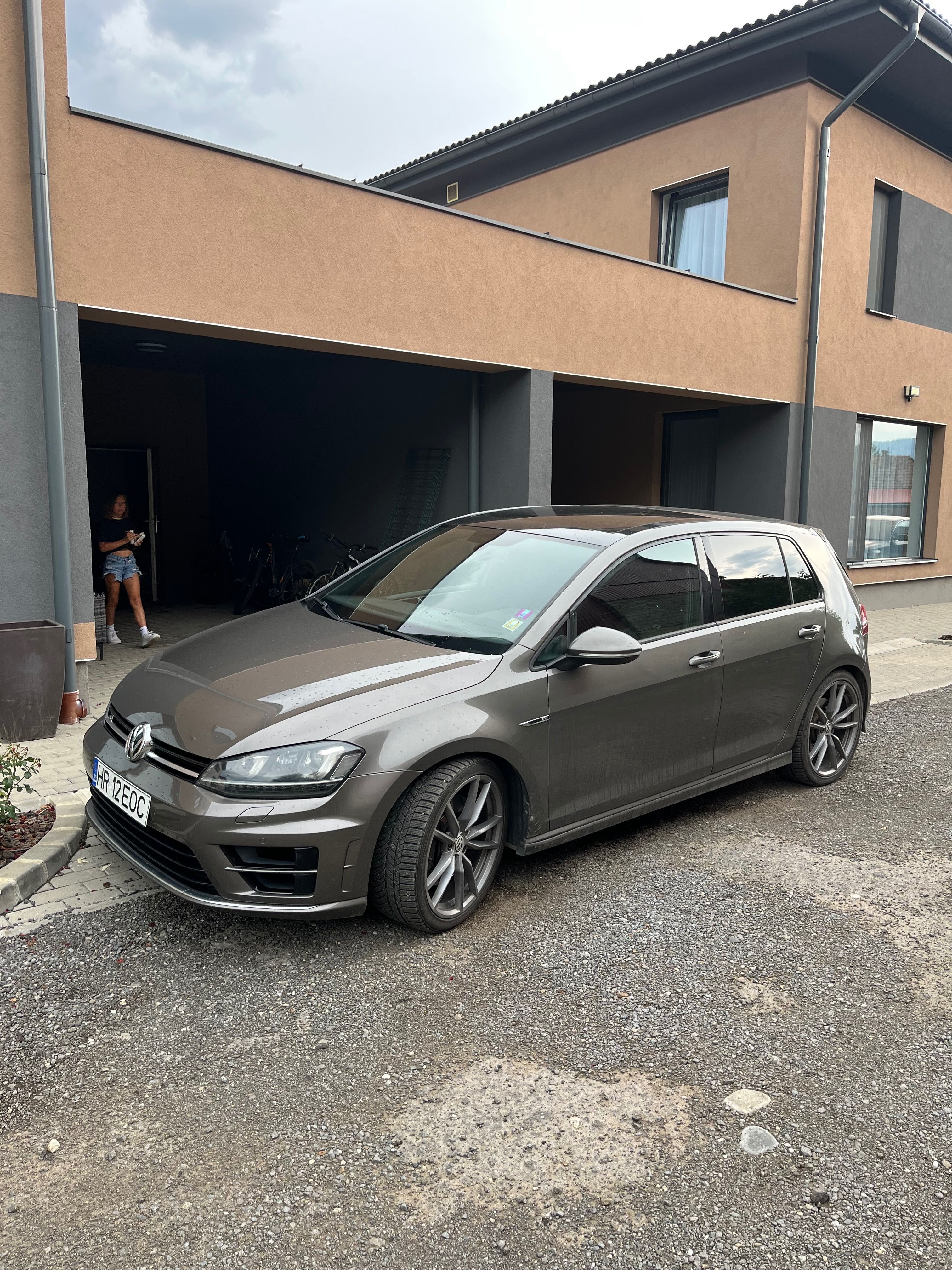 Vând Golf “R” din 2016.  312cp