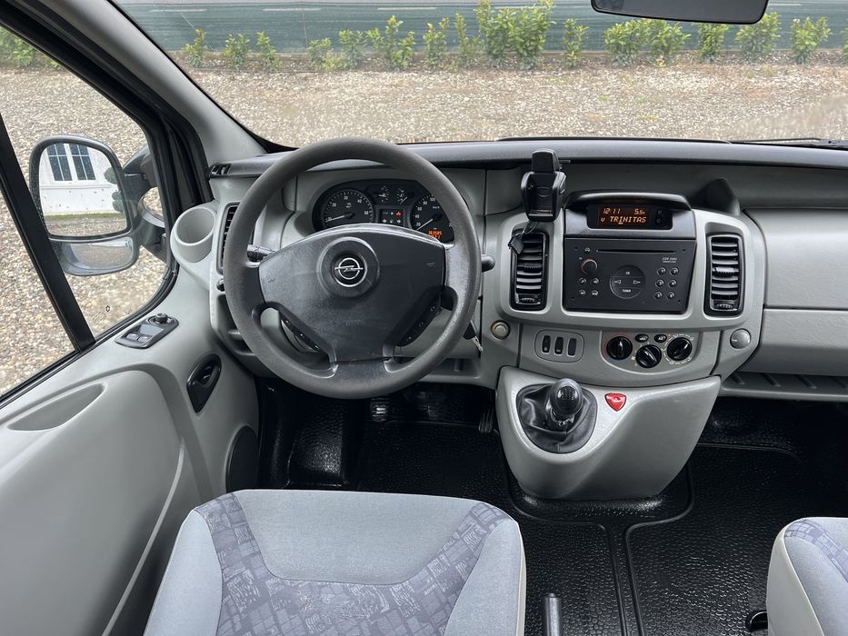 Vivaro lung 5 locuri mixt AC