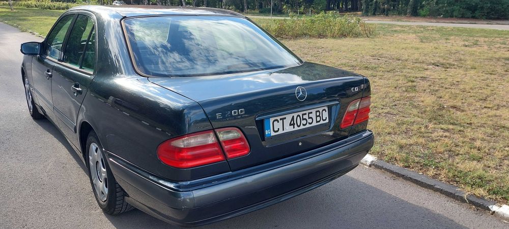 Продавам МЕРЦЕДЕС Е Класа КЛАСИК 2000г