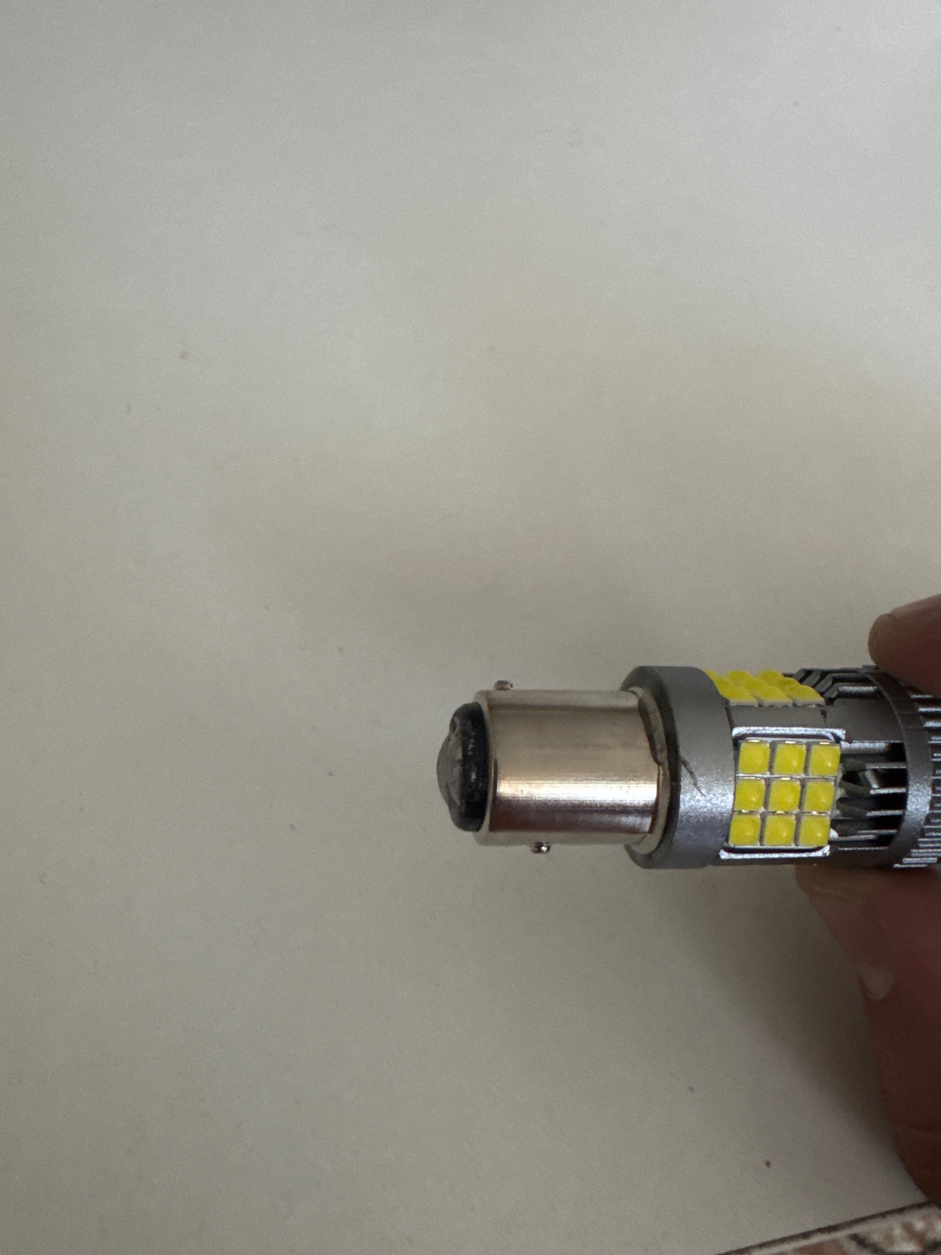 Продавам LED крушки Чисто Нови