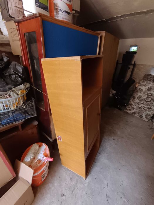 Dau mobilier vechi