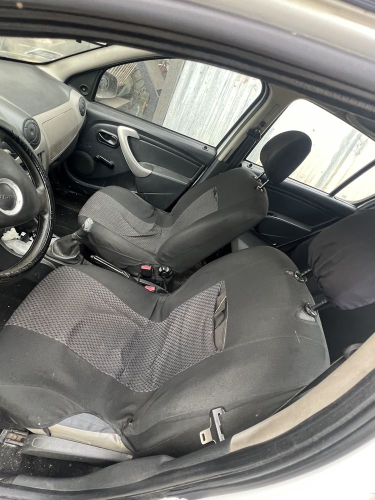 Dacia Sandero НА ЧАСТИ