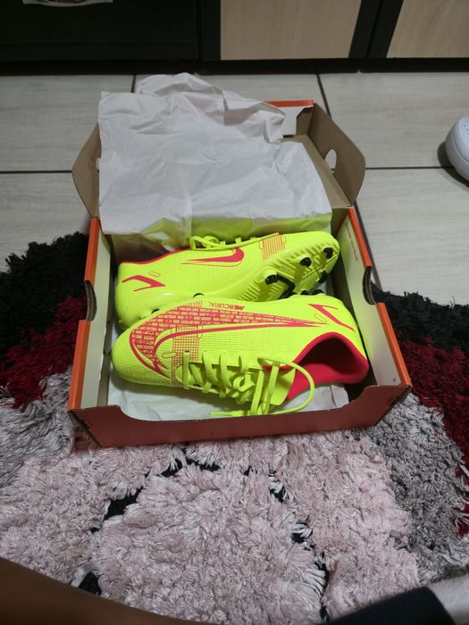 Papuci nike pentru fotbal marimea 36, pret negociabil