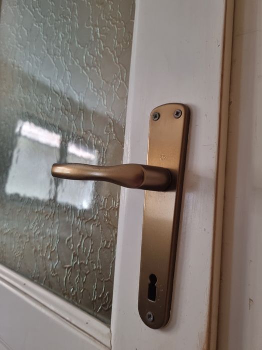 Vând ușă din lemn cu geam