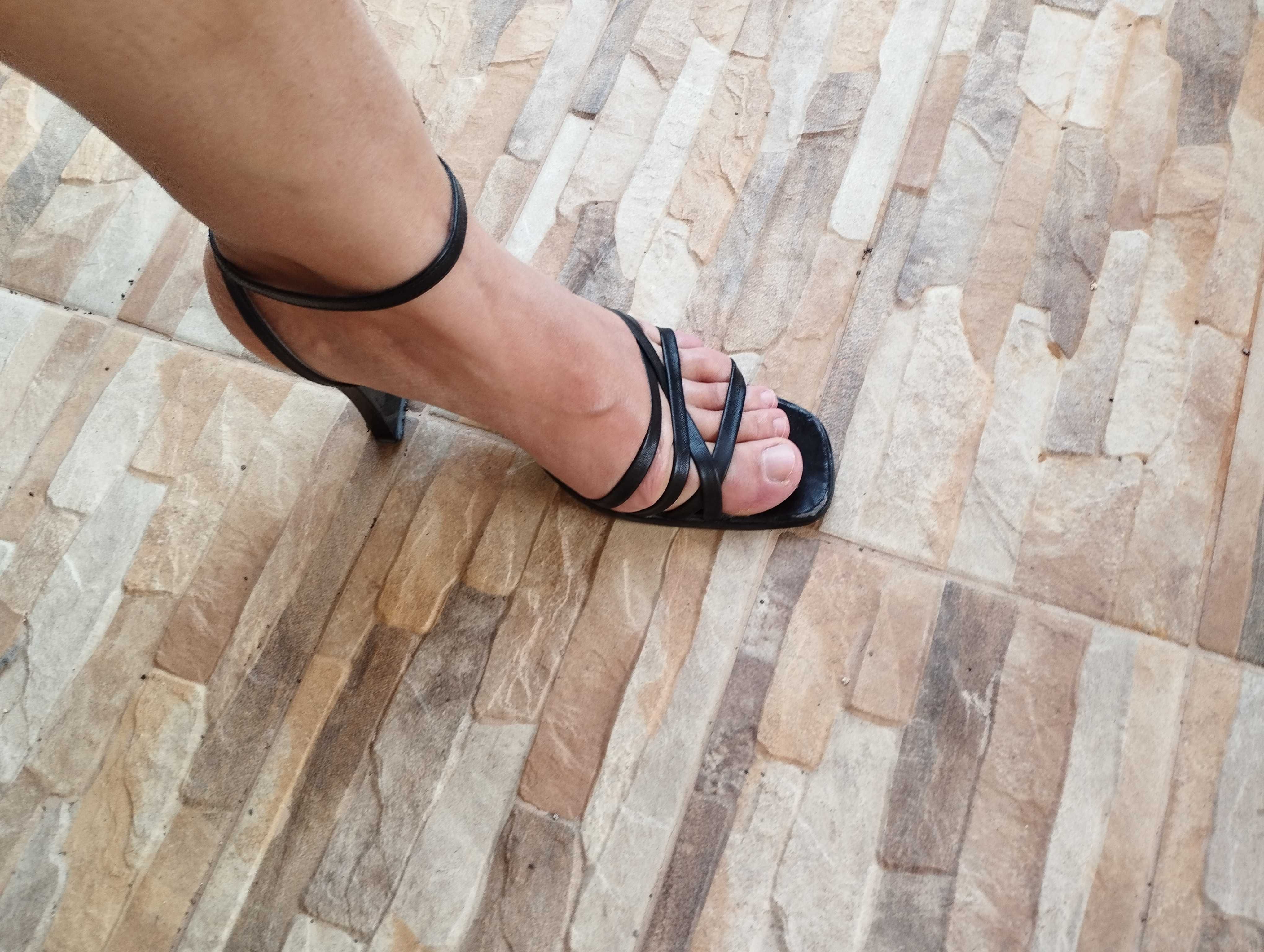 Sandale negre mărime 40