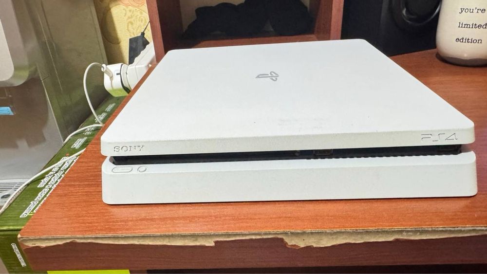 play station 4 slim