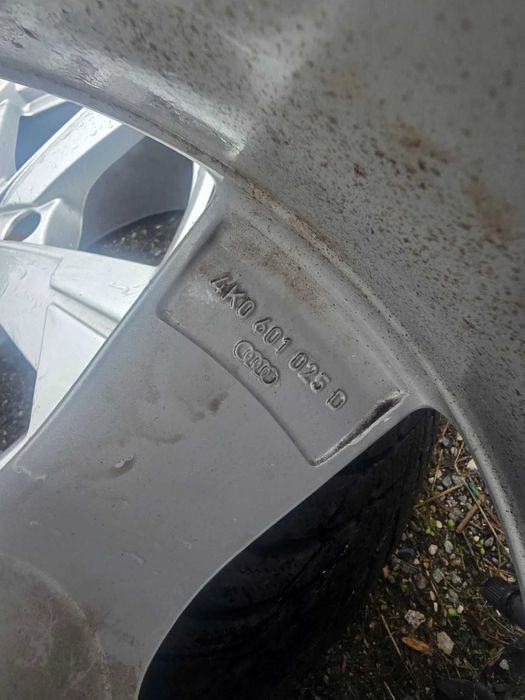 Продаваме лети джанти 18" с зимни гуми Bridgestone за Audi A6 4K 2020г