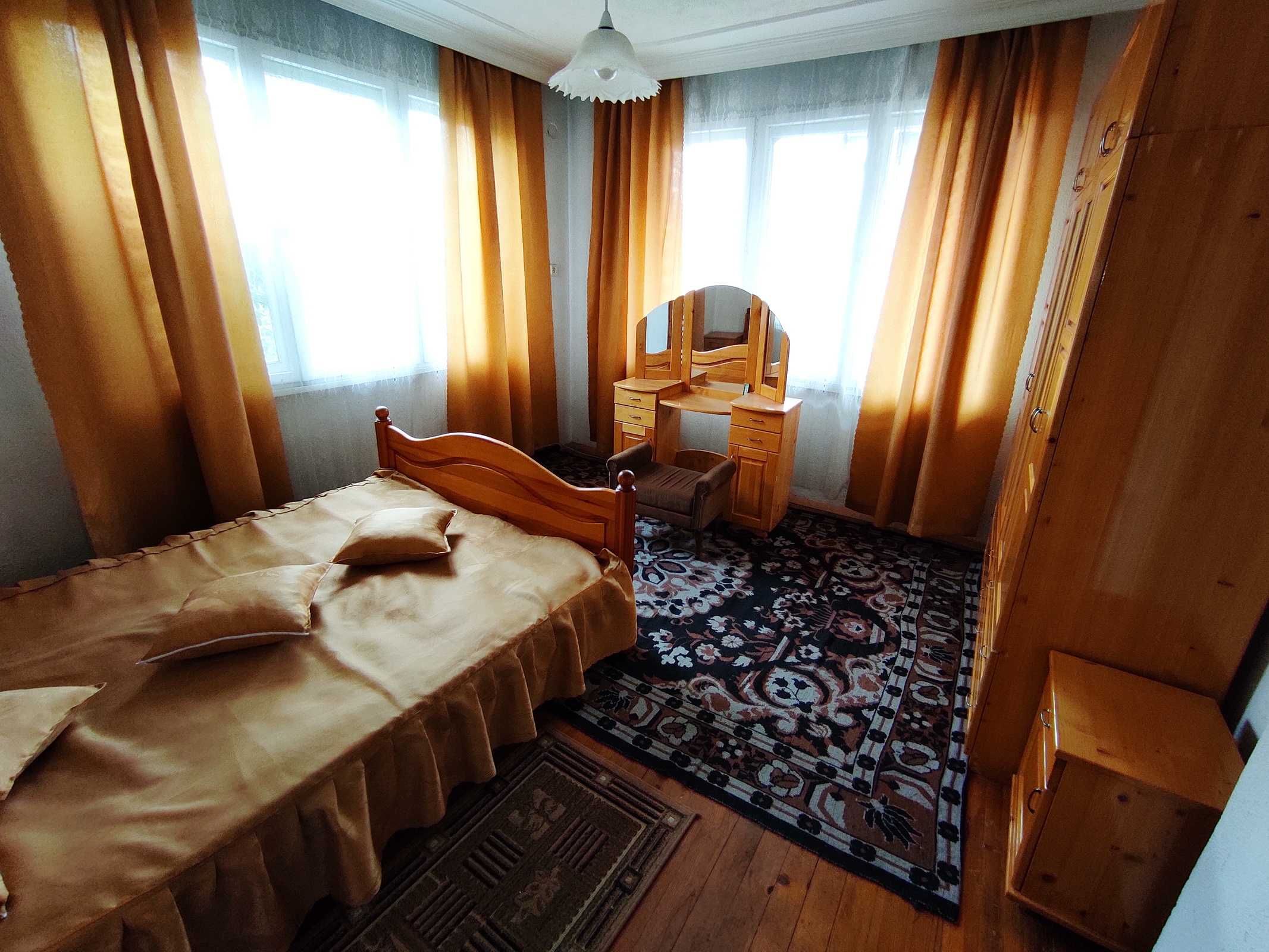 Велинград,  къща с готов етаж за живеене, гараж