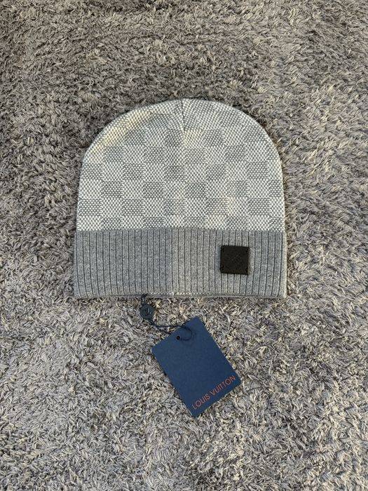 Caciula Louis Vuitton Grey