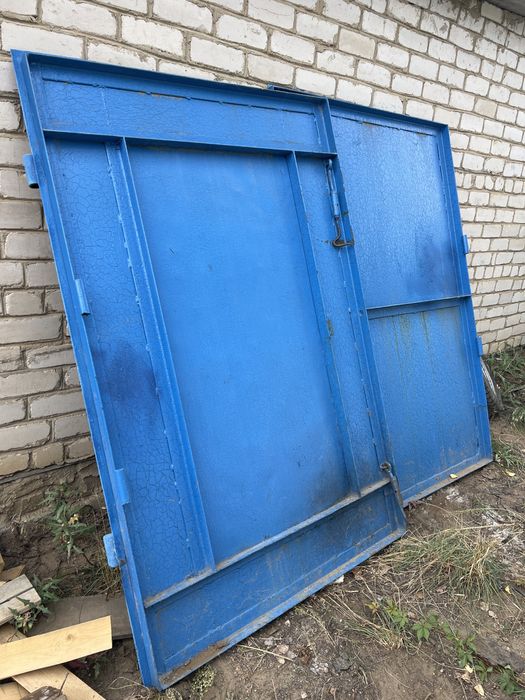 Ворота железный в хорошем состояний