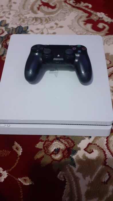 Ps 4 ca nou alb întreținut