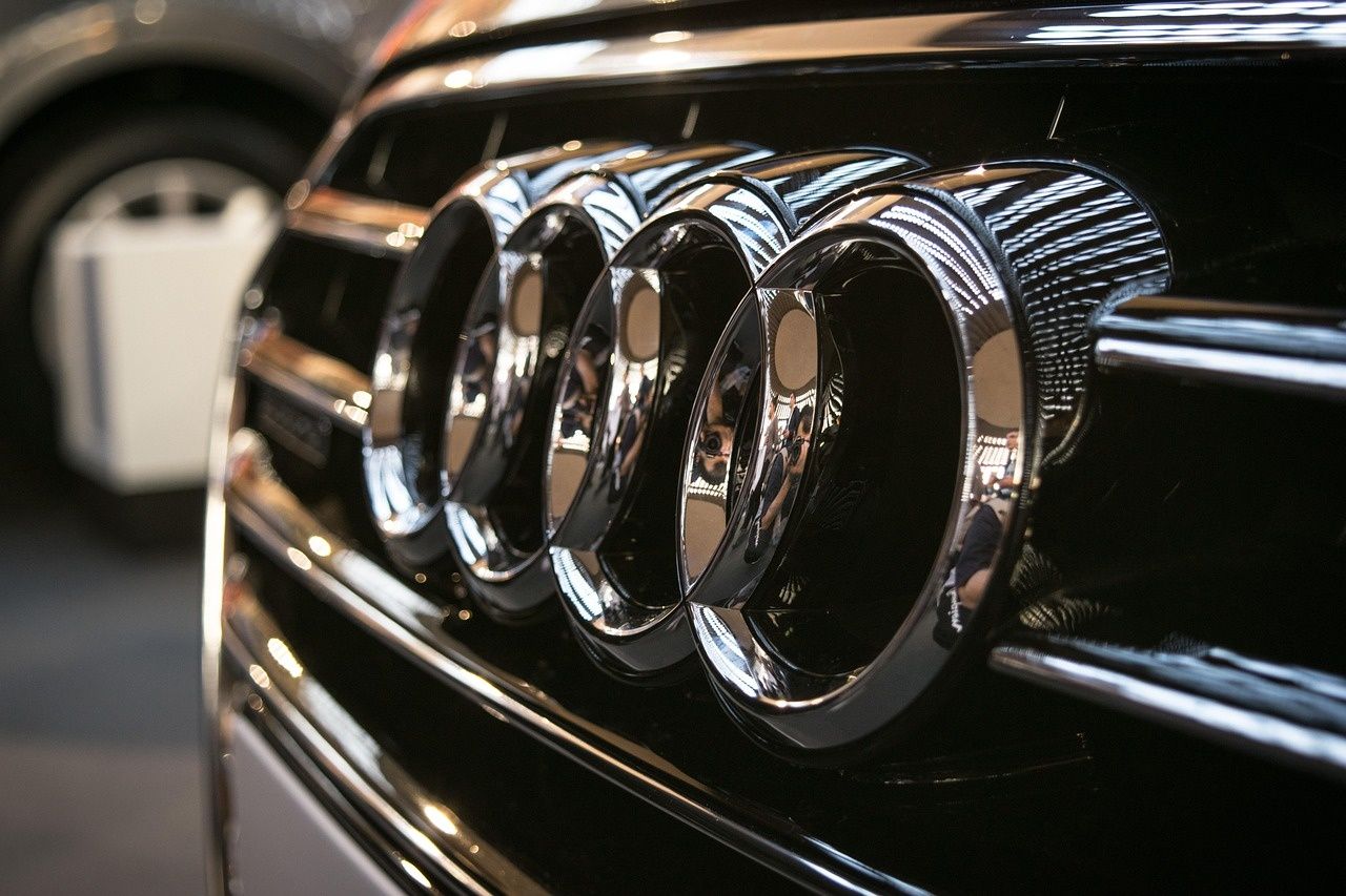 ПРЕДНИ и ЗАДНИ емблеми AUDI / Хром / черен гланц / AUDI