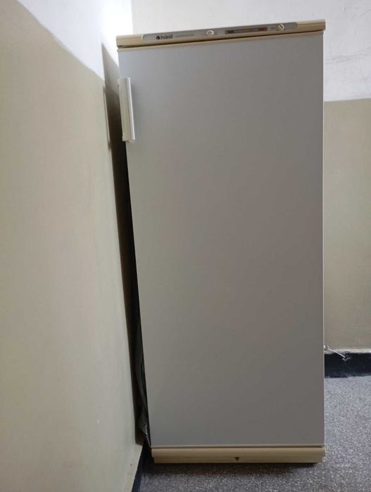 Фризер  INDESIT с чекмеджета