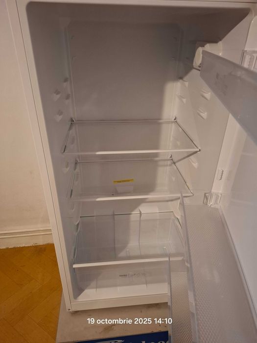 Vând frigider cu două uși Arctic