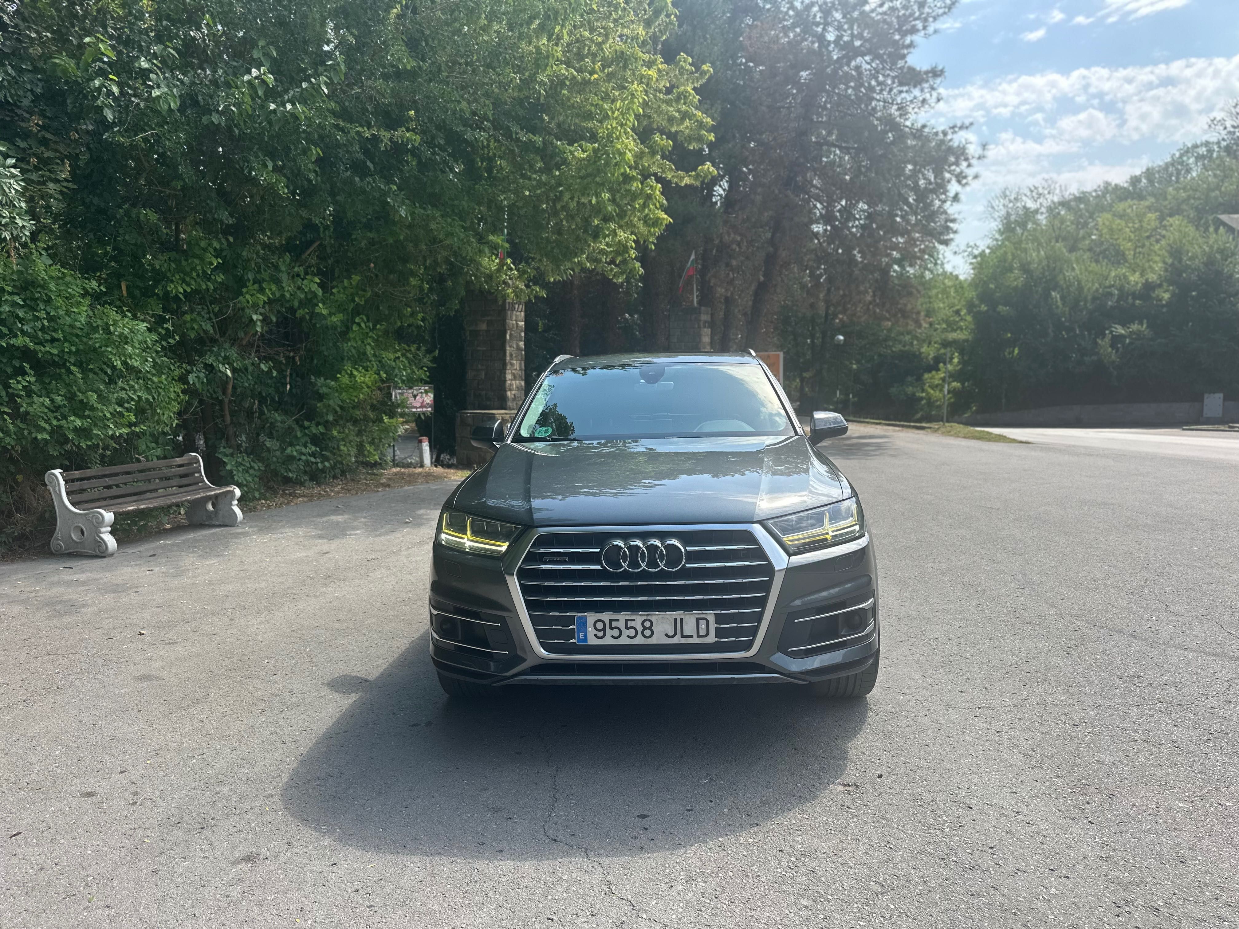 • • • Audi Q7 • • •