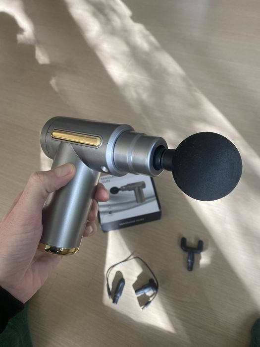 Мини Масажен Пистолет с Четири Приставки