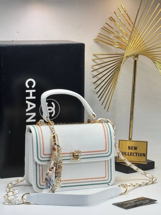 Geanta Chanel noua !!! Dimensiuni 21/15 !!!