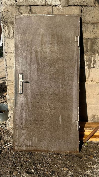 Двери железные и пластиковые