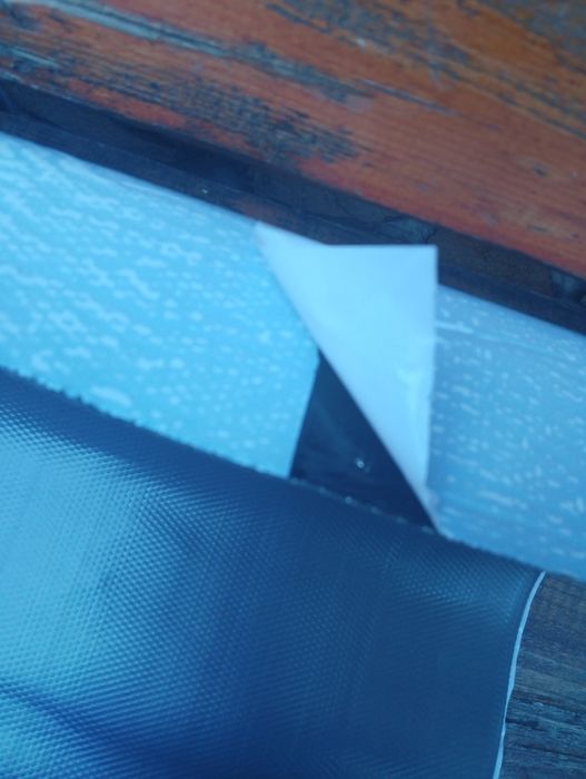 Продавам само залепваща лента