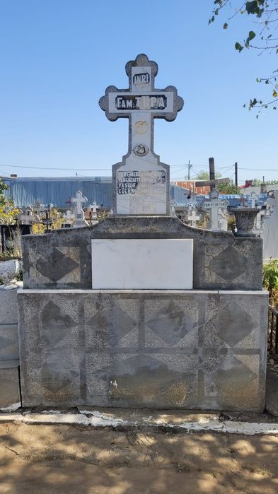 Vând cavou Pantelimon 2