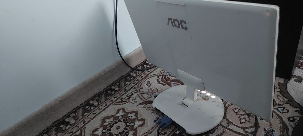 Monitor LOC Sotiladi