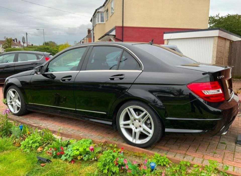 Dezmembrez Mercedes C-Class w204 OM651 2.2 170 cp