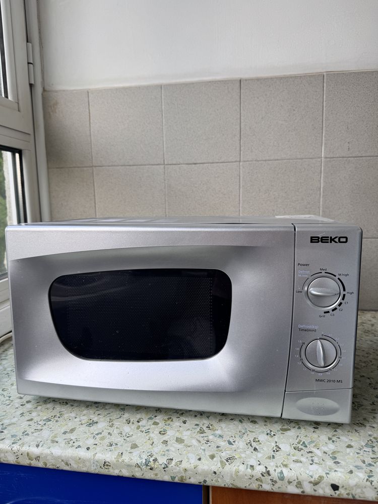 Свободностояща микровълнова BEKO