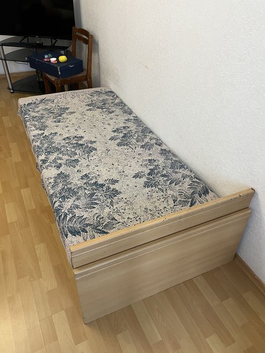 Односпальная кровать