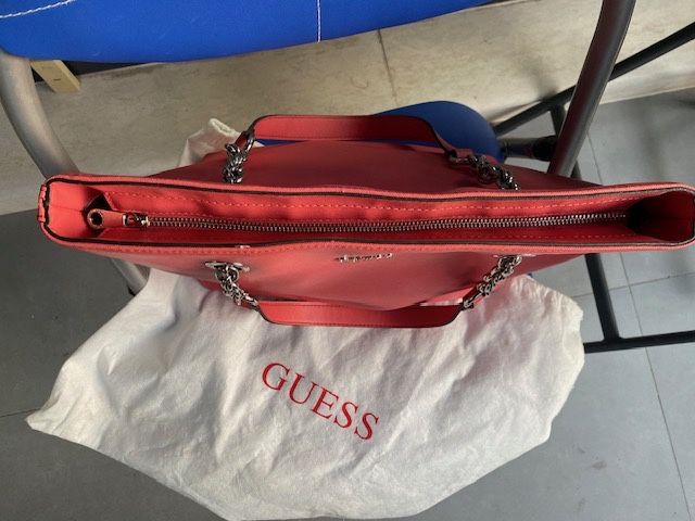 Отигинална чанта  Guess