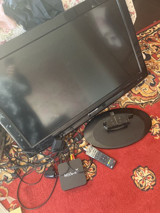 Телевизор продам с приставкой