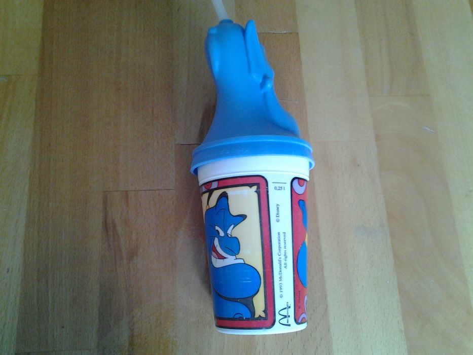 **Duhul din povestea cu Aladdin, pahar cu pai