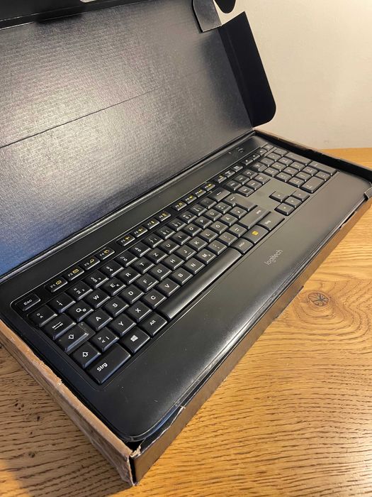 Tastatură Logitech K800 Wireless Illuminated – cu piese de schimb