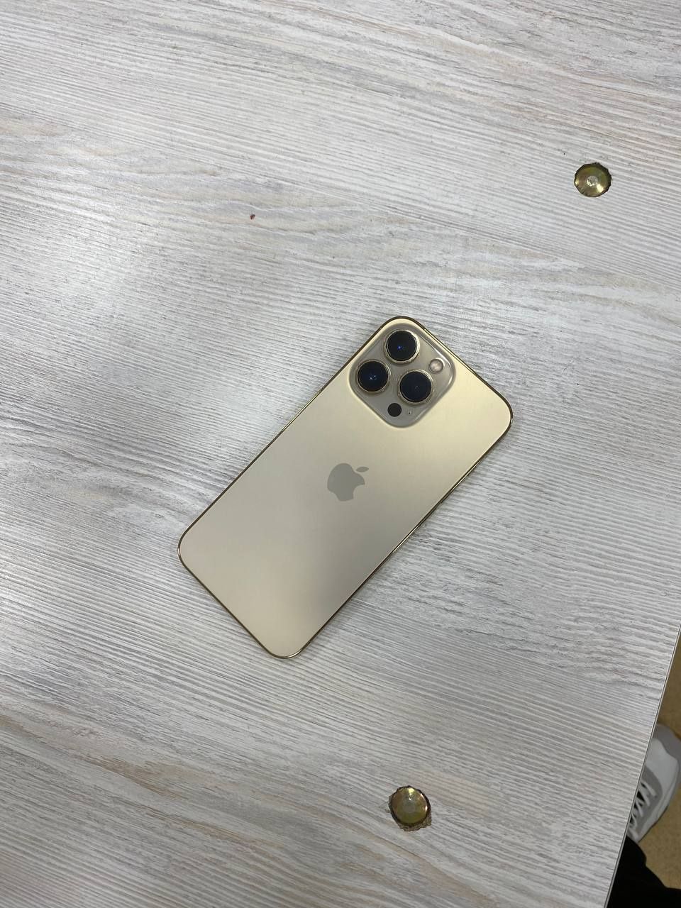 I Phone 13 pro (gold)