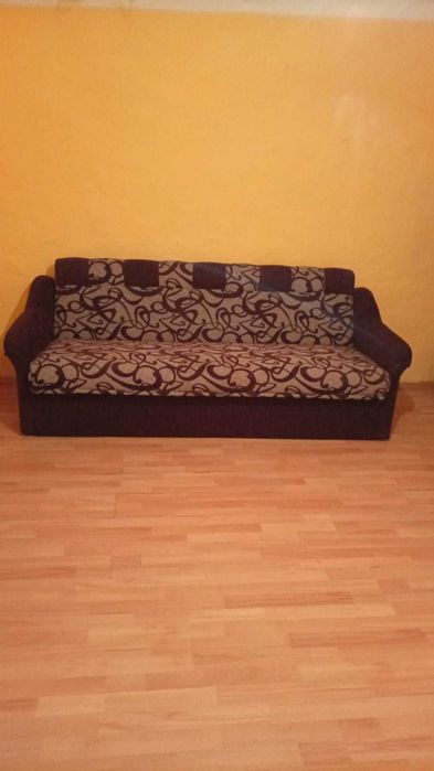 Vand canapea extensibila in stare foarte buna