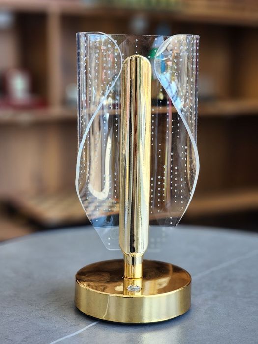 Золотая LED настольная лампа с акриловым абажуром