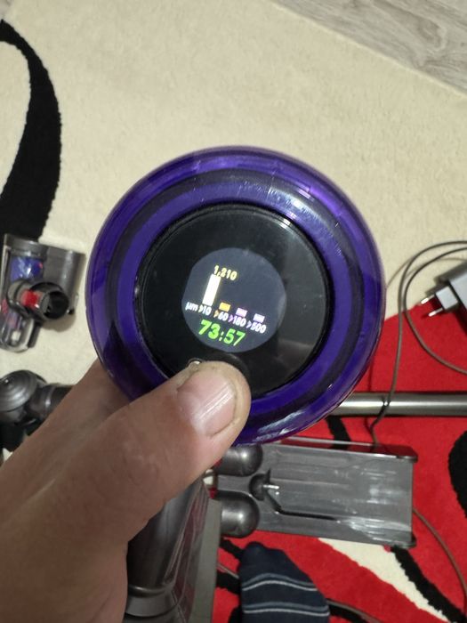 Aspirator v12 slim cu accesorii.