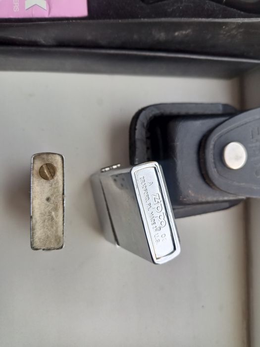 Продам zippo комплект.